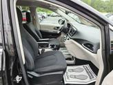 Thumbnail of 2018 Brilliant Black Crystal Pearlcoat Chrysler Pacifica