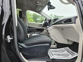 Thumbnail of 2018 Brilliant Black Crystal Pearlcoat Chrysler Pacifica