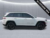 Thumbnail of 2022 Bright White Clearcoat Jeep Grand Cherokee