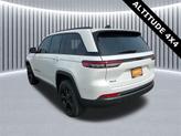 Thumbnail of 2022 Bright White Clearcoat Jeep Grand Cherokee