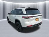Thumbnail of 2022 Bright White Clearcoat Jeep Grand Cherokee
