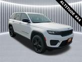 Thumbnail of 2022 Bright White Clearcoat Jeep Grand Cherokee