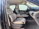 Thumbnail of 2024 Infinite Black Metallic Clearcoat Lincoln Navigator