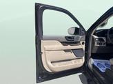 Thumbnail of 2024 Infinite Black Metallic Clearcoat Lincoln Navigator
