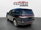 Thumbnail of 2024 Infinite Black Metallic Clearcoat Lincoln Navigator