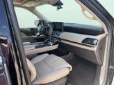 Thumbnail of 2024 Infinite Black Metallic Clearcoat Lincoln Navigator