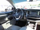 Thumbnail of 2017 Blizzard Pearl Toyota Highlander