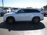 Thumbnail of 2017 Blizzard Pearl Toyota Highlander