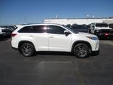 Thumbnail of 2017 Blizzard Pearl Toyota Highlander