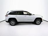 Thumbnail of 2022 Bright White Clearcoat Jeep Grand Cherokee