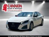 Photo of 2024 Glacier White Nissan Altima