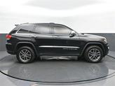 Thumbnail of 2018 Diamond Black Crystal Pearlcoat Jeep Grand Cherokee