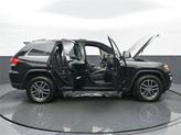 Thumbnail of 2018 Diamond Black Crystal Pearlcoat Jeep Grand Cherokee