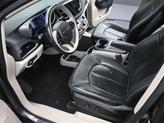 Thumbnail of 2019 Granite Crystal Metallic Clearcoat Chrysler Pacifica