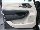 Thumbnail of 2019 Granite Crystal Metallic Clearcoat Chrysler Pacifica