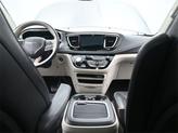 Thumbnail of 2019 Granite Crystal Metallic Clearcoat Chrysler Pacifica