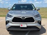 Thumbnail of 2024 Celestial Silver Metallic Toyota Highlander