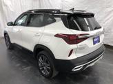 Thumbnail of 2023 Clear White/Black Roof Kia Seltos