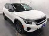 Thumbnail of 2023 Clear White/Black Roof Kia Seltos