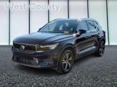 Thumbnail of 2025 Onyx Black Volvo XC40