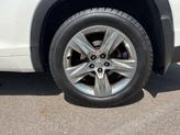 Thumbnail of 2014 Blizzard Pearl Toyota Highlander