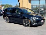 Photo of 2020 Brilliant Black Crystal Pearlcoat Chrysler Pacifica