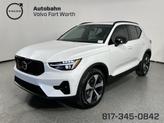 Photo of 2026 Crystal White Volvo XC40