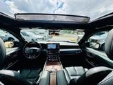 Thumbnail of 2022 Infinite Black Metallic Clearcoat Lincoln Navigator