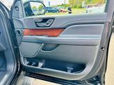 Thumbnail of 2022 Infinite Black Metallic Clearcoat Lincoln Navigator