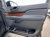 Thumbnail of 2022 Infinite Black Metallic Clearcoat Lincoln Navigator
