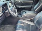 Thumbnail of 2019 Blizzard Pearl Toyota Highlander