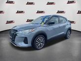 Photo of 2023 2 Tone Gray / Black Nissan Kicks