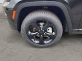 Thumbnail of 2025 Diamond Black Crystal Pearlcoat Jeep Grand Cherokee