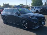 Thumbnail of 2022 Midnight Black Metallic Toyota Highlander