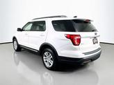 Thumbnail of 2018 White Platinum Tri-Coat Metallic Ford Explorer