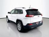 Thumbnail of 2017 Bright White Clearcoat Jeep Cherokee