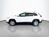Thumbnail of 2017 Bright White Clearcoat Jeep Cherokee