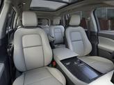 Thumbnail of 2025 Infinite Black Metallic Clearcoat Lincoln Aviator