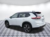 Thumbnail of 2025 Everest White Pearl Super Black Nissan Rogue