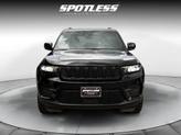 Thumbnail of 2025 Diamond Black Crystal Pearlcoat Jeep Grand Cherokee