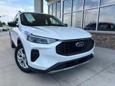 Photo of 2023 White Ford Escape