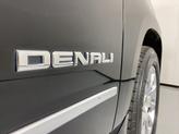 Thumbnail of 2018 Onyx Black GMC Yukon XL