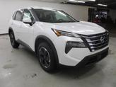 Thumbnail of 2025 Everest White Pearl Nissan Rogue
