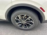 Thumbnail of 2025 White Platinum Clearcoat Metallic Lincoln Nautilus