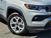 Thumbnail of 2025 Silver Zynith Metallic Clearcoat Jeep Compass