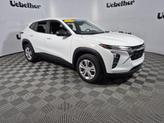 Photo of 2025 Summit White Chevrolet Trax