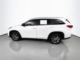 Thumbnail of 2018 Blizzard Pearl Toyota Highlander