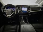 Thumbnail of 2018 Blizzard Pearl Toyota Highlander