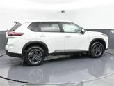Thumbnail of 2026 Everest White Pearl Tricoat Nissan Rogue
