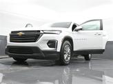 Thumbnail of 2023 Iridescent Pearl Tricoat Chevrolet Traverse